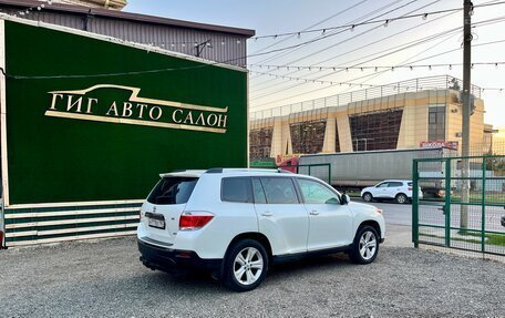 Toyota Highlander III, 2011 год, 1 950 000 рублей, 10 фотография