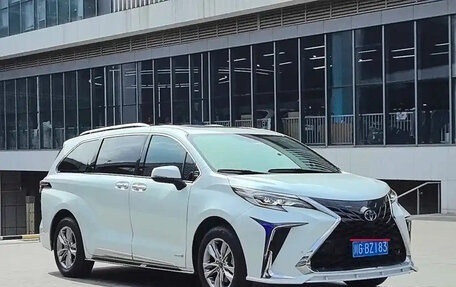 Toyota Sienna, 2021 год, 3 980 000 рублей, 1 фотография