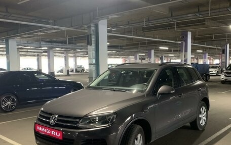 Volkswagen Touareg III, 2011 год, 2 050 000 рублей, 2 фотография