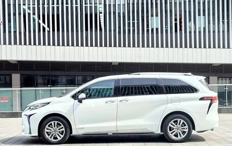 Toyota Sienna, 2021 год, 3 980 000 рублей, 7 фотография