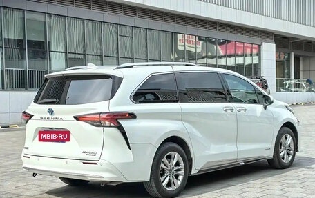 Toyota Sienna, 2021 год, 3 980 000 рублей, 4 фотография