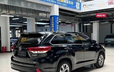 Toyota Highlander III, 2019 год, 3 290 000 рублей, 2 фотография