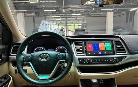 Toyota Highlander III, 2019 год, 3 290 000 рублей, 14 фотография