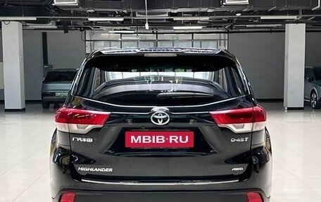 Toyota Highlander III, 2019 год, 3 290 000 рублей, 4 фотография