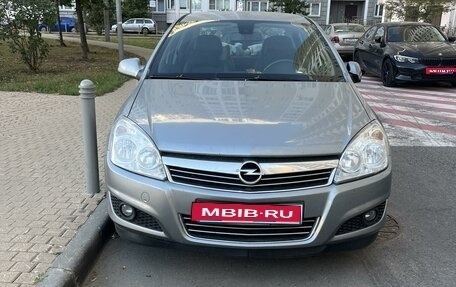 Opel Astra H, 2011 год, 700 000 рублей, 1 фотография