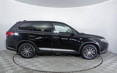 Mitsubishi Outlander III рестайлинг 3, 2020 год, 2 450 000 рублей, 4 фотография