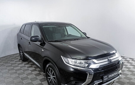 Mitsubishi Outlander III рестайлинг 3, 2020 год, 2 450 000 рублей, 3 фотография