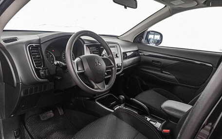 Mitsubishi Outlander III рестайлинг 3, 2020 год, 2 450 000 рублей, 16 фотография