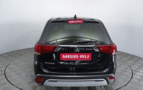 Mitsubishi Outlander III рестайлинг 3, 2020 год, 2 450 000 рублей, 6 фотография