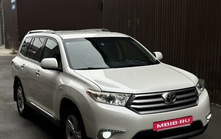 Toyota Highlander III, 2012 год, 2 129 000 рублей, 3 фотография