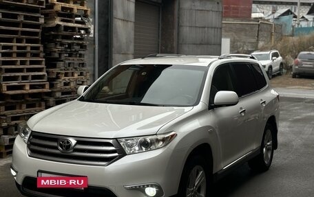 Toyota Highlander III, 2012 год, 2 129 000 рублей, 2 фотография