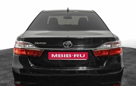 Toyota Camry, 2017 год, 2 450 000 рублей, 6 фотография