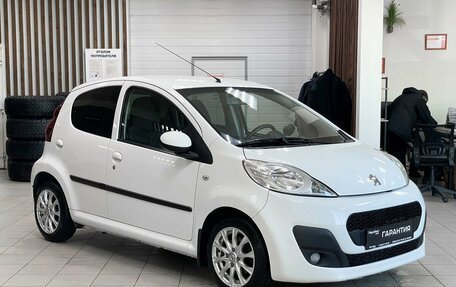 Peugeot 107 I рестайлинг, 2014 год, 750 000 рублей, 3 фотография