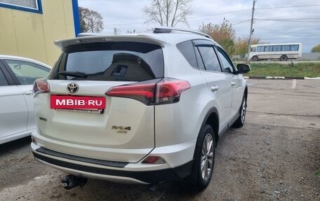 Toyota RAV4, 2018 год, 3 200 000 рублей, 18 фотография