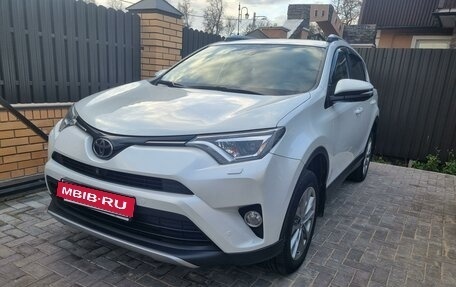 Toyota RAV4, 2018 год, 3 200 000 рублей, 7 фотография