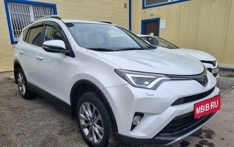 Toyota RAV4, 2018 год, 3 200 000 рублей, 19 фотография