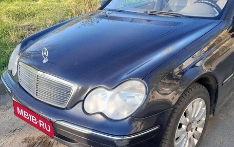 Mercedes-Benz C-Класс, 2005 год, 620 000 рублей, 1 фотография