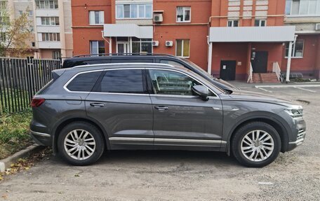 Volkswagen Touareg III, 2019 год, 8 600 000 рублей, 5 фотография