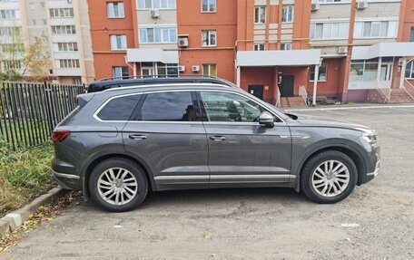 Volkswagen Touareg III, 2019 год, 8 600 000 рублей, 8 фотография