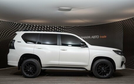 Toyota Land Cruiser Prado 150 рестайлинг 2, 2021 год, 6 847 500 рублей, 5 фотография