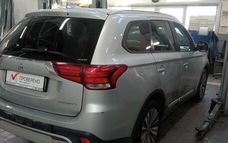 Mitsubishi Outlander III рестайлинг 3, 2019 год, 2 310 000 рублей, 3 фотография