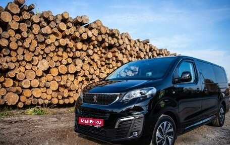 Peugeot Traveller I, 2019 год, 4 300 000 рублей, 23 фотография