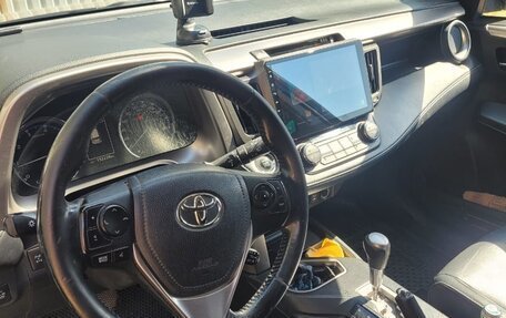 Toyota RAV4, 2017 год, 3 200 000 рублей, 9 фотография