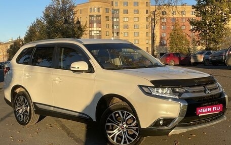 Mitsubishi Outlander III рестайлинг 3, 2016 год, 1 990 000 рублей, 6 фотография