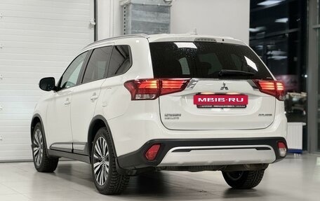 Mitsubishi Outlander III рестайлинг 3, 2019 год, 2 580 000 рублей, 6 фотография