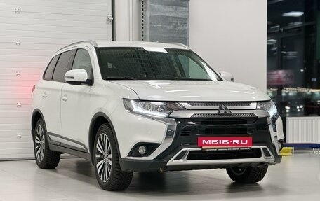 Mitsubishi Outlander III рестайлинг 3, 2019 год, 2 580 000 рублей, 3 фотография