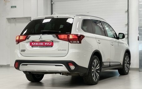 Mitsubishi Outlander III рестайлинг 3, 2019 год, 2 580 000 рублей, 4 фотография