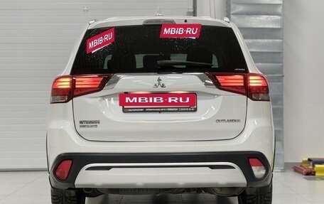 Mitsubishi Outlander III рестайлинг 3, 2019 год, 2 580 000 рублей, 5 фотография