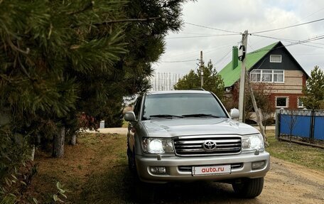 Toyota Land Cruiser 100 рестайлинг 2, 2006 год, 1 750 000 рублей, 2 фотография