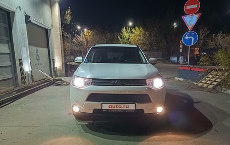 Mitsubishi Outlander III рестайлинг 3, 2014 год, 1 790 000 рублей, 3 фотография