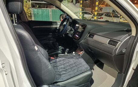 Mitsubishi Outlander III рестайлинг 3, 2014 год, 1 790 000 рублей, 18 фотография