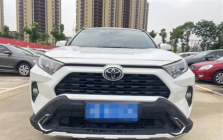 Toyota RAV4, 2021 год, 2 300 000 рублей, 1 фотография