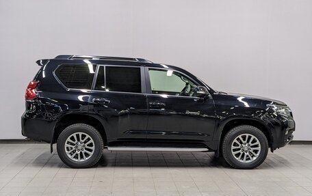 Toyota Land Cruiser Prado 150 рестайлинг 2, 2017 год, 5 600 000 рублей, 4 фотография