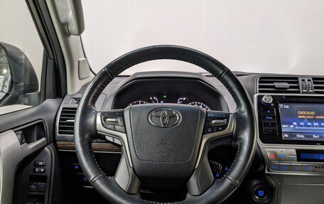 Toyota Land Cruiser Prado 150 рестайлинг 2, 2017 год, 5 600 000 рублей, 22 фотография