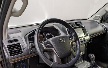 Toyota Land Cruiser Prado 150 рестайлинг 2, 2017 год, 5 600 000 рублей, 16 фотография