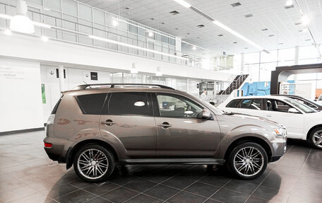 Mitsubishi Outlander III рестайлинг 3, 2011 год, 1 370 000 рублей, 4 фотография