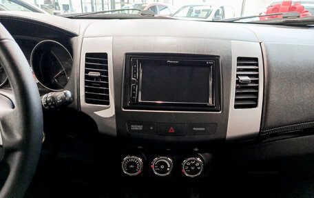 Mitsubishi Outlander III рестайлинг 3, 2011 год, 1 370 000 рублей, 15 фотография