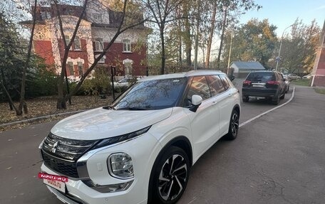 Mitsubishi Outlander, 2023 год, 5 600 000 рублей, 2 фотография