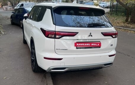 Mitsubishi Outlander, 2023 год, 5 600 000 рублей, 3 фотография