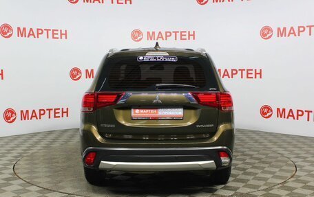 Mitsubishi Outlander III рестайлинг 3, 2017 год, 2 255 000 рублей, 6 фотография