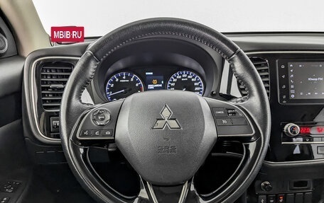 Mitsubishi Outlander III рестайлинг 3, 2021 год, 2 350 000 рублей, 21 фотография