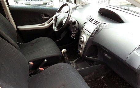 Toyota Yaris III рестайлинг, 2007 год, 529 000 рублей, 8 фотография