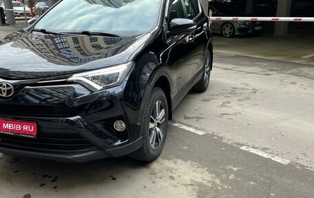 Toyota RAV4, 2019 год, 2 880 000 рублей, 2 фотография