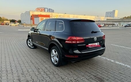 Volkswagen Touareg III, 2011 год, 2 050 000 рублей, 2 фотография