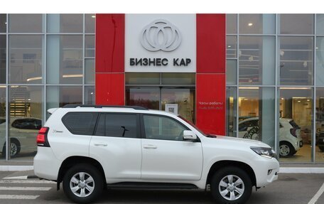 Toyota Land Cruiser Prado 150 рестайлинг 2, 2022 год, 5 890 000 рублей, 4 фотография