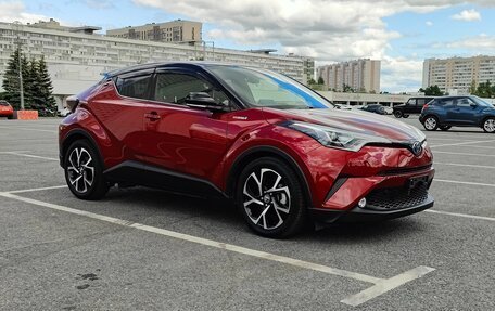 Toyota C-HR I рестайлинг, 2017 год, 2 500 000 рублей, 2 фотография